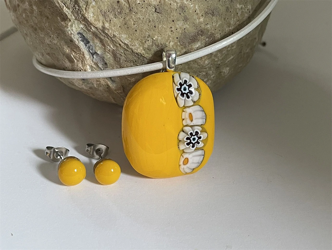 millefiori,medál, sárga