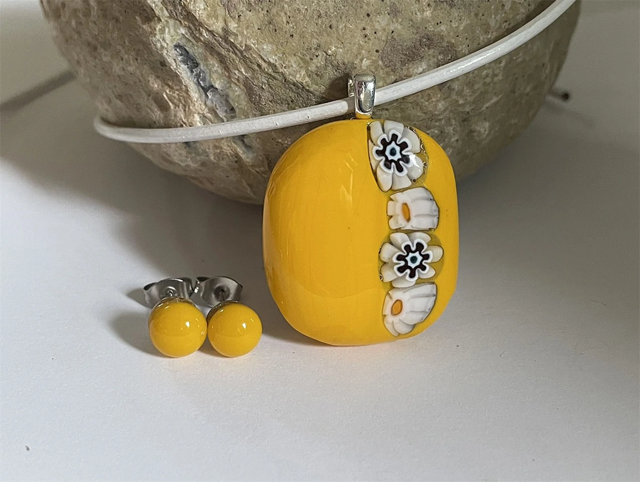 millefiori,medál, sárga