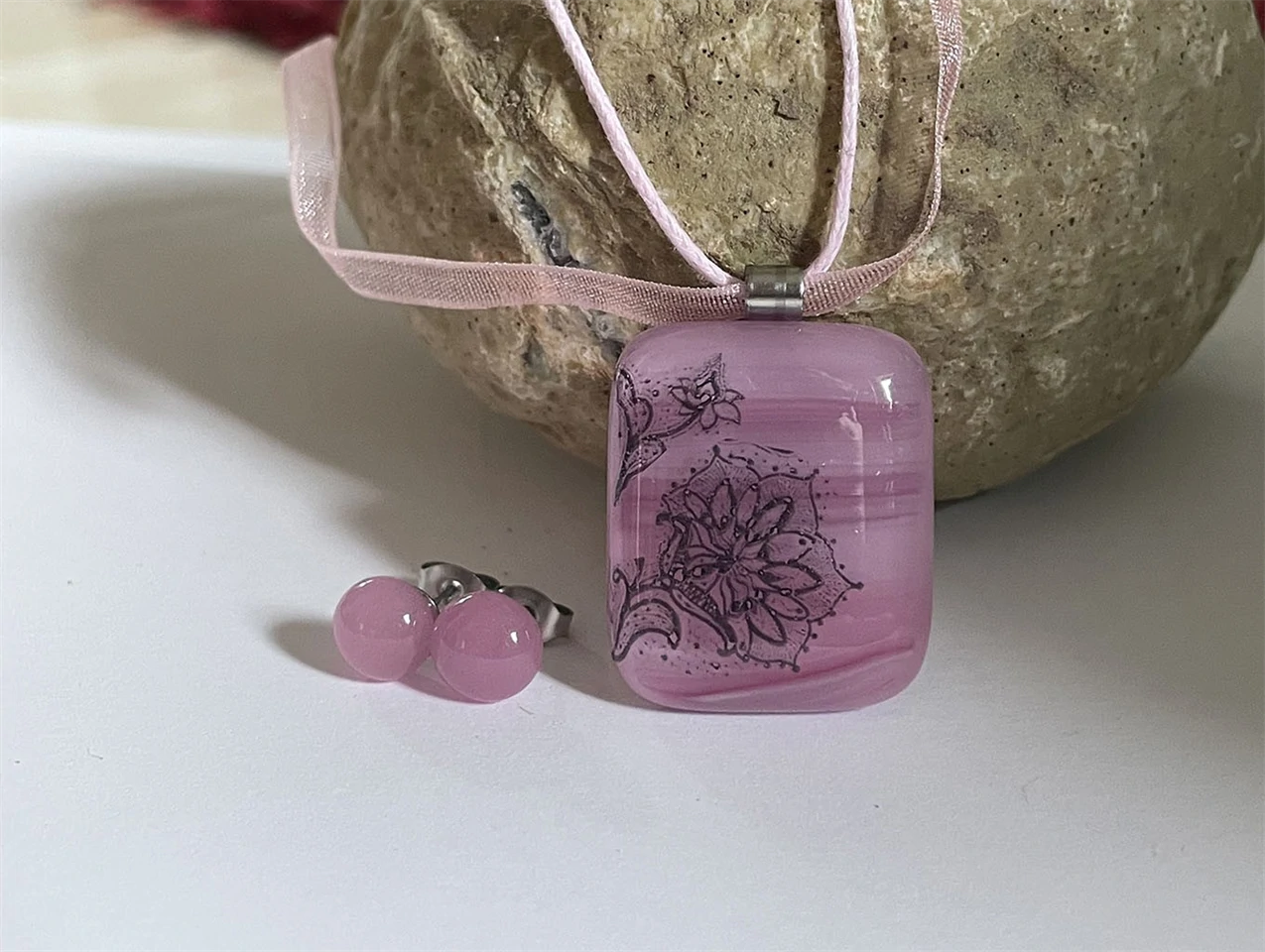 Rózsaszín csipkés üvegékszer szett