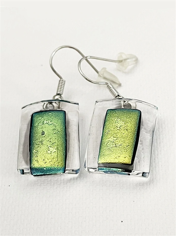 Tündérzöld dichroic lógós fülbevaló