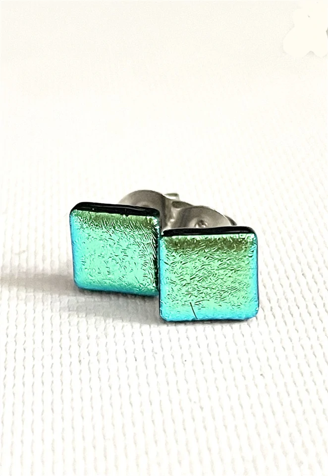zöldeskék színű dichroic fülbevaló