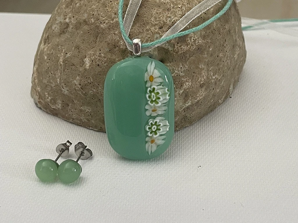 Pasztel margaréta üvegékszer szett