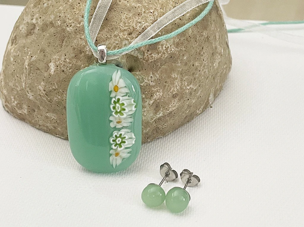 Pasztel margaréta üvegékszer szett