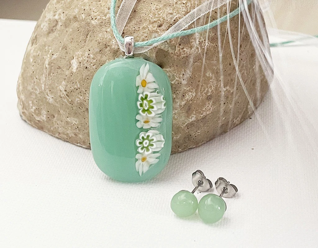 Pasztel margaréta üvegékszer szett