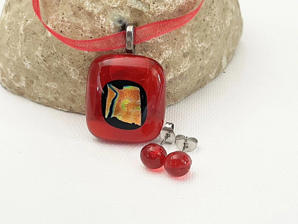 Piros arannyal üvegékszer szett