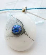 Kék fátyolvirág medál