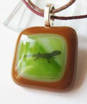 Gyíkocska üvegmedál