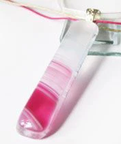 Rózsaszín hosszúkás medál