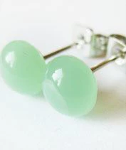 Púderzöld üveg pötyi fülbevaló