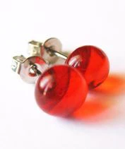 Áttetsző piros üveg pötyi fülbevaló