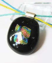 Szivárvány tó üvegmedál