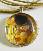 Gustav Klimt- Anya gyermekével medál