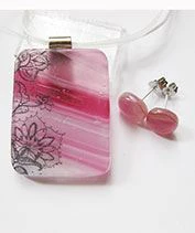 Rózsaszín csipkés üvegékszer szett