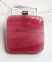 Rózsaszín üvegékszer medál