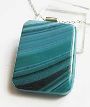 Szaturnusz üvegékszer medál