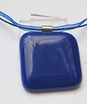 Királykék üvegékszer medál