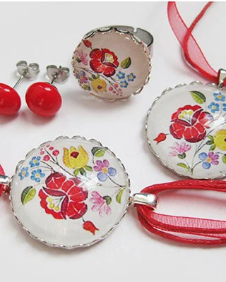 Ékszerek népi motívumokkal