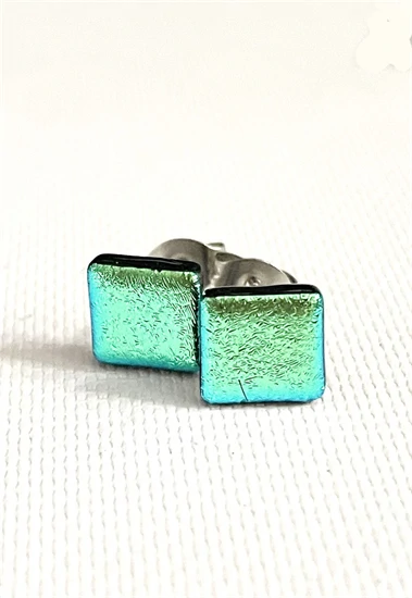 zöldeskék színű dichroic fülbevaló