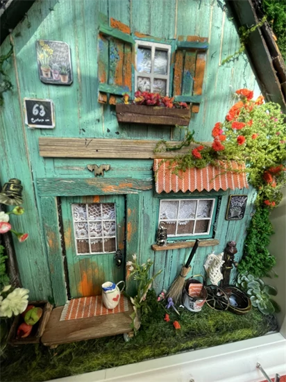miniatűr dobozkép,erdei ház