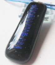 Kék hosszúkás dichro üvegmedál